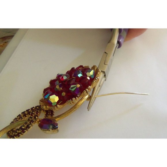 Mid-Century Aurora Borealis Rhinestone Brooch - Picture 4 of 9